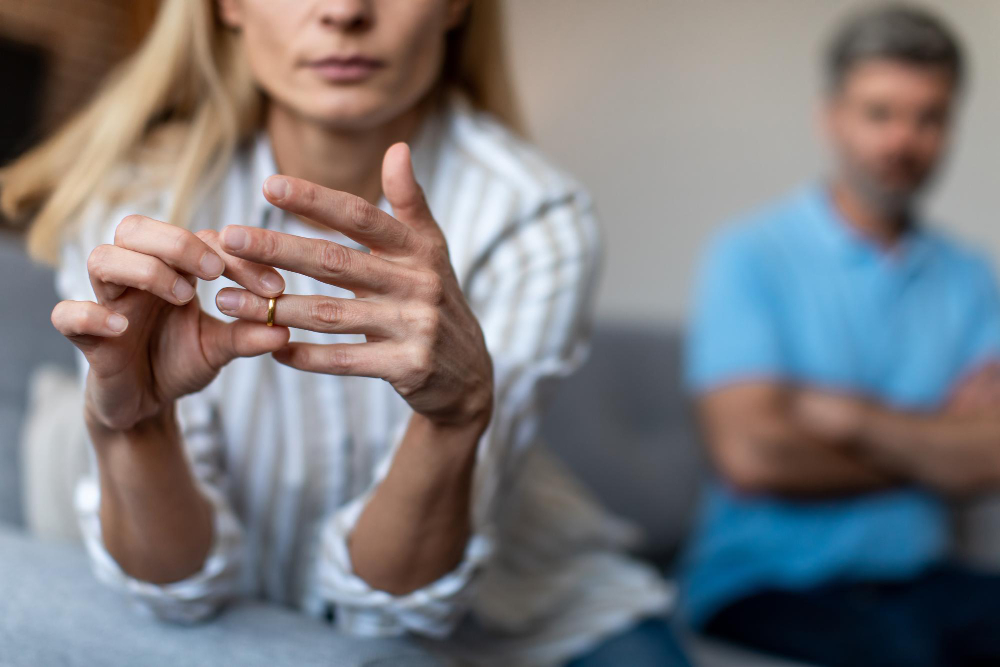 Rozwód z orzekaniem o winie a bez orzekania – jakie są różnice?